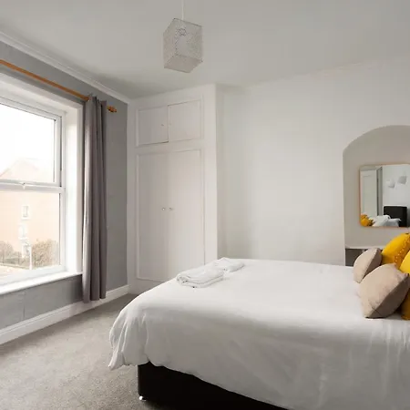 Lovely Town House With Free Parking Sleeps 2 To 6 Guests York