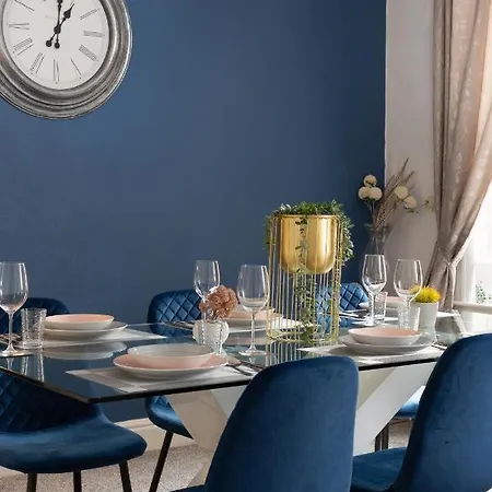 Lovely Town House With Free Parking Sleeps 2 To 6 Guests Prázdninový dům
