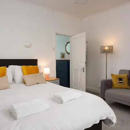 Hébergement de vacances Lovely Town House With Free Parking Sleeps 2 To 6 Guests