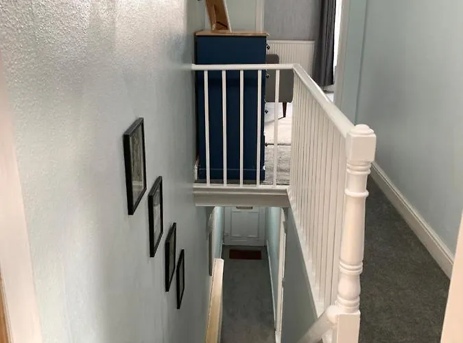 Lovely Town House With Free Parking Sleeps 2 To 6 Guests Vakantiehuis