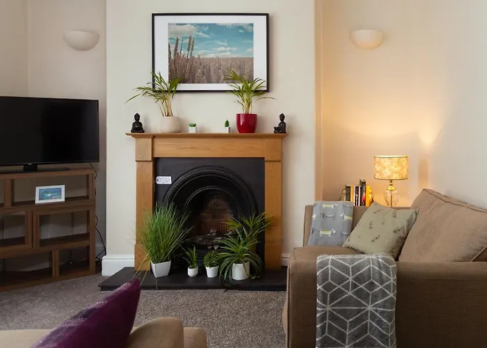 Vakantiehuis Lovely Town House With Free Parking Sleeps 2 To 6 Guests