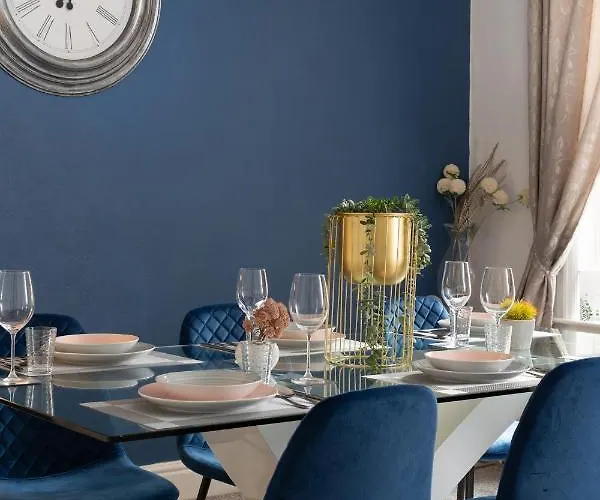 Lovely Town House With Free Parking Sleeps 2 To 6 Guests Vakantiehuis