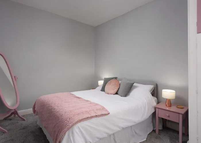 Lovely Town House With Free Parking Sleeps 2 To 6 Guests * York