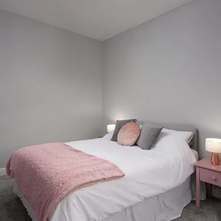 Lovely Town House With Free Parking Sleeps 2 To 6 Guests * York